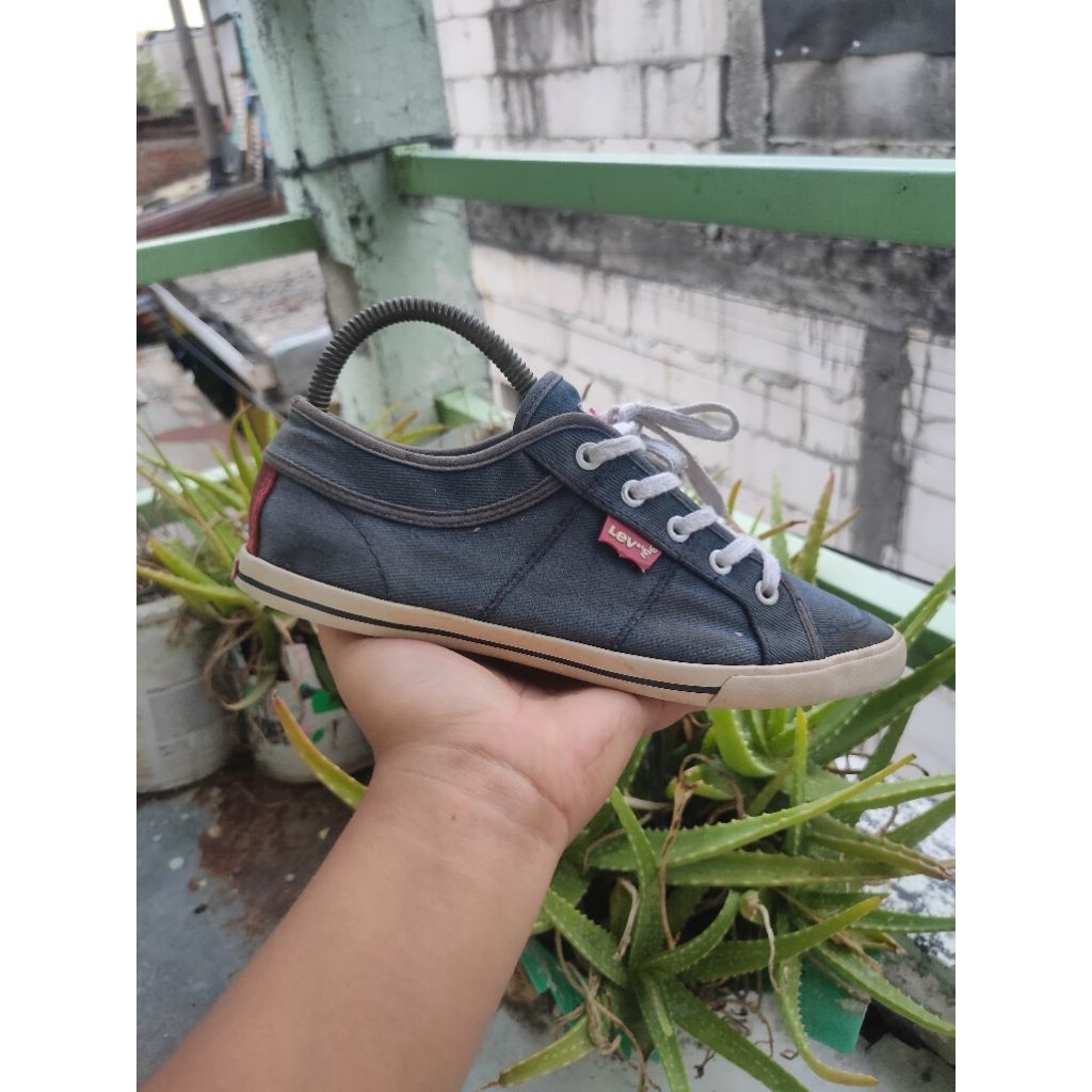 Levis Sneakers Casual Denim Sepatu Wanita Size 37