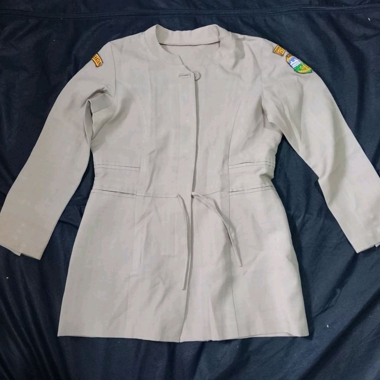 Baju LINMAS / PDH / PNS / ASN / DINAS / Pemda / Kerja / Guru Warna Khaki Atasan Perempuan Preloved