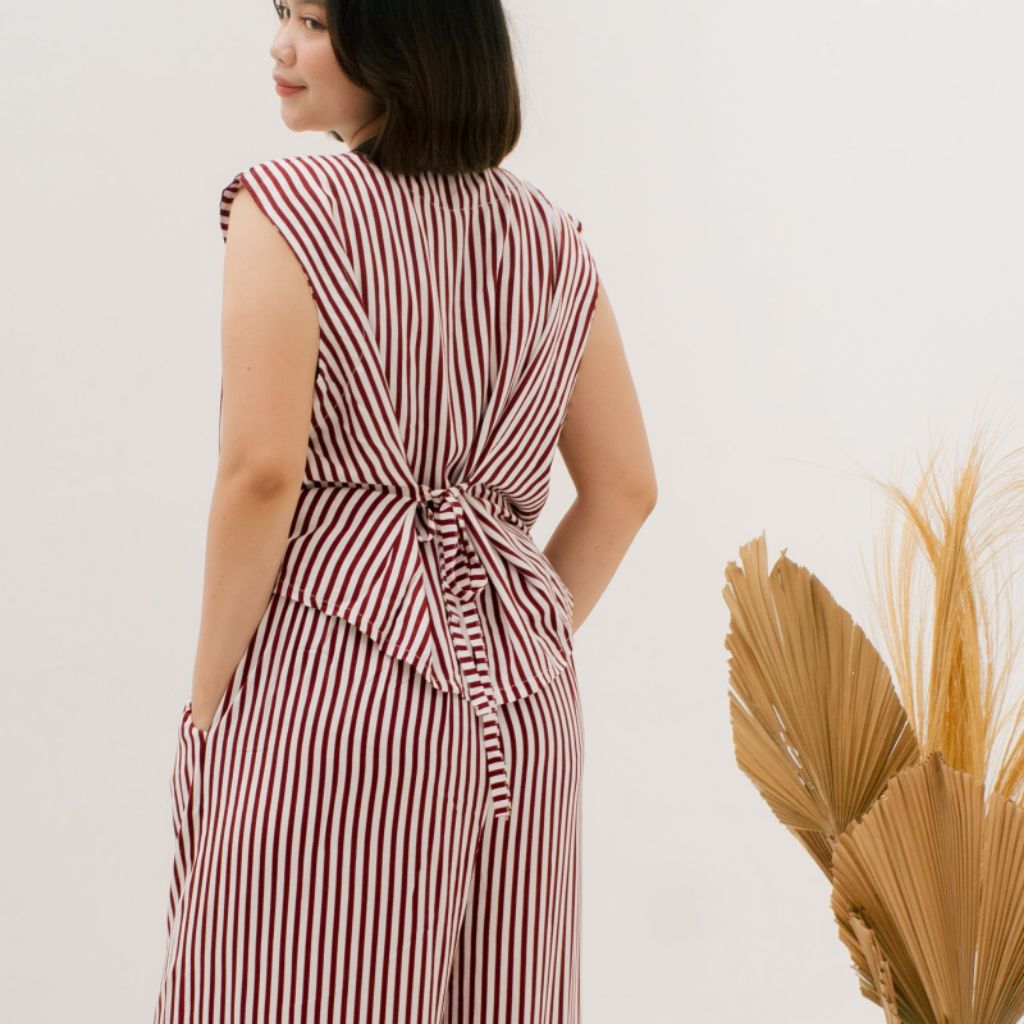 Reyna Vest One set Motif Salur