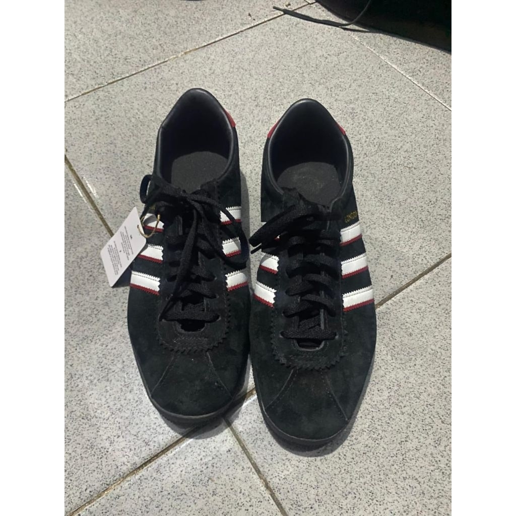 sepatu hitam london