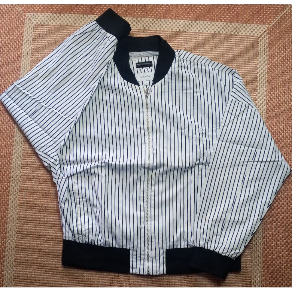 Jaket Calvin Klein bomber putih bergaris outdoor windbreaker