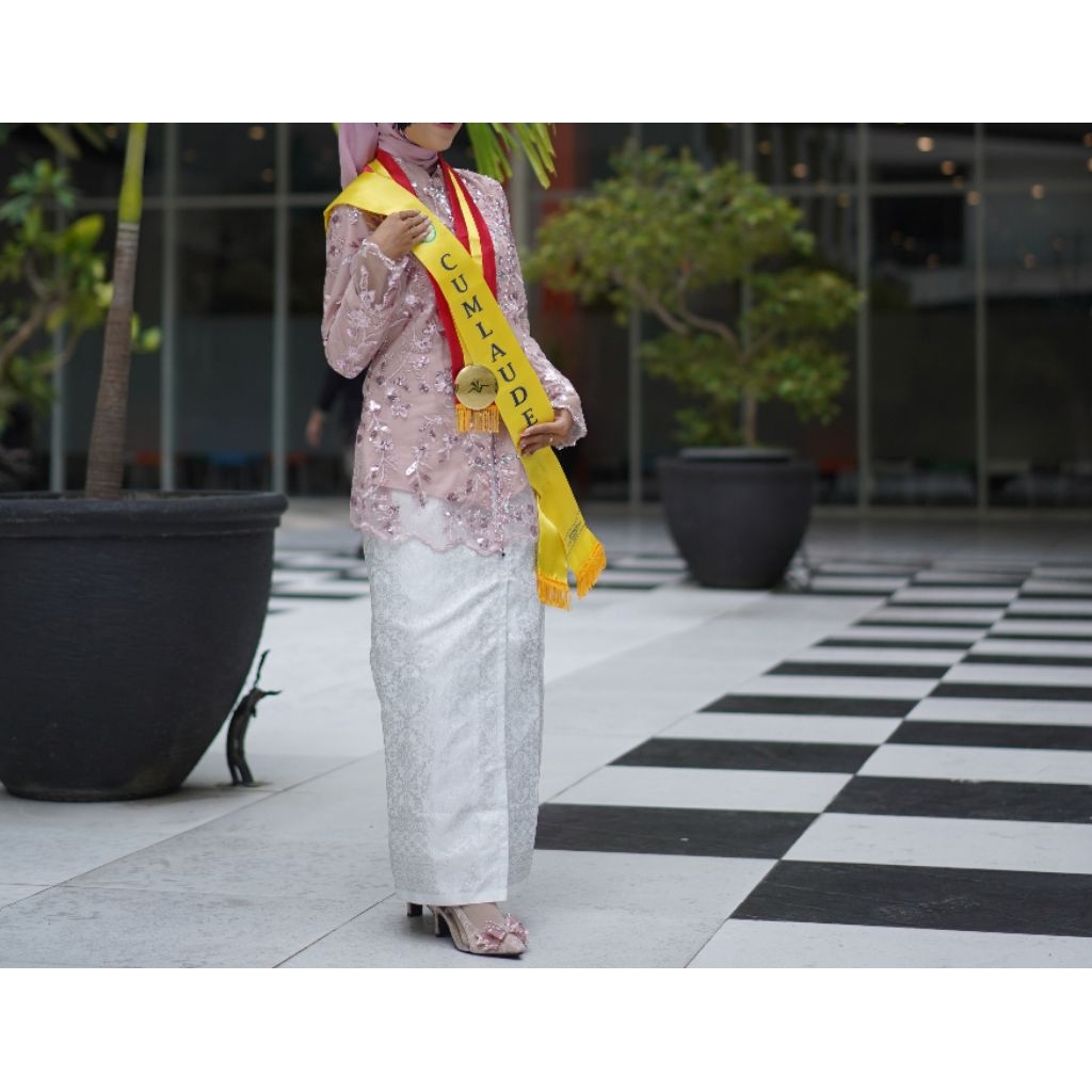 Satu set kebaya janggan payet pink rok songket putih silver