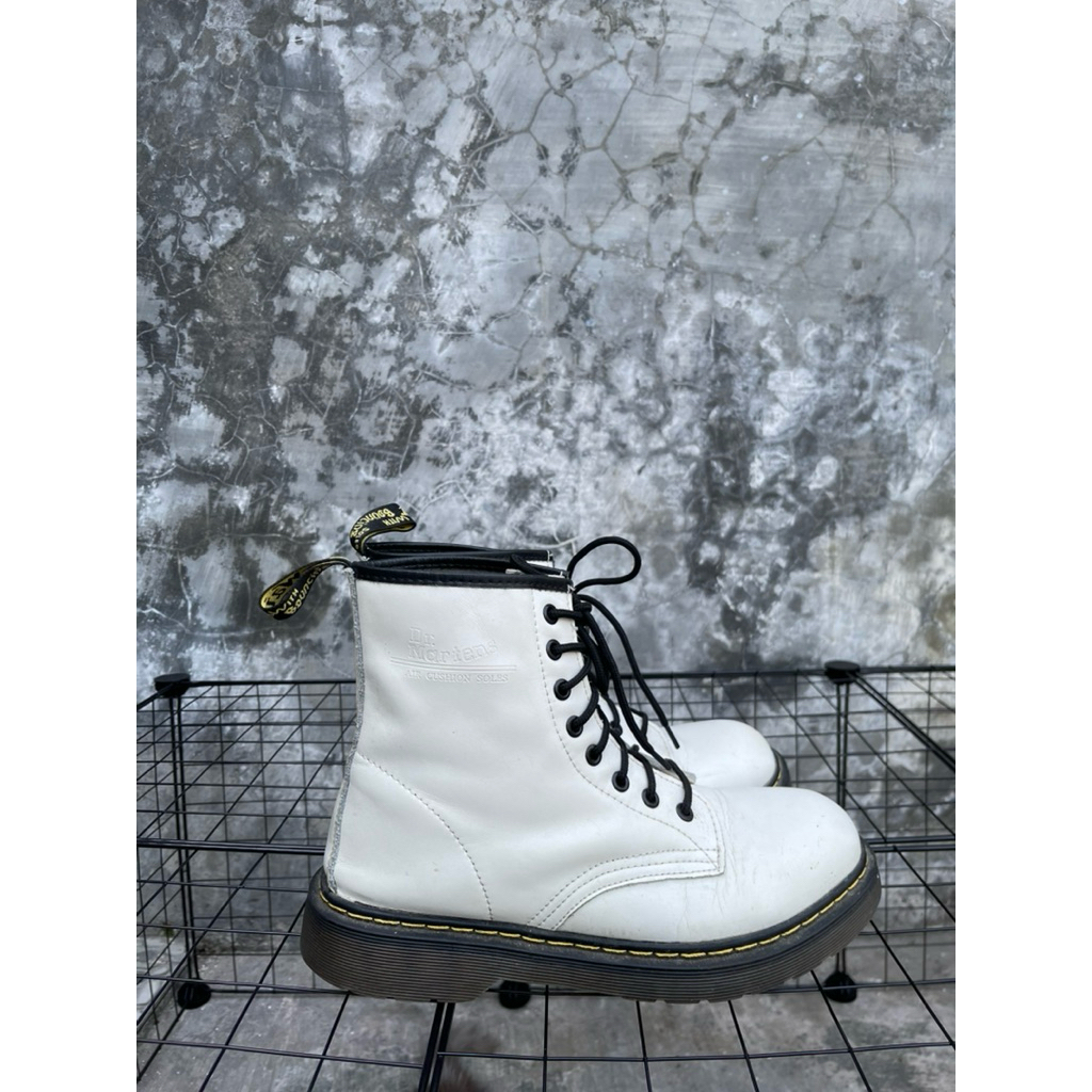 sepatu dr.martens original second preloved