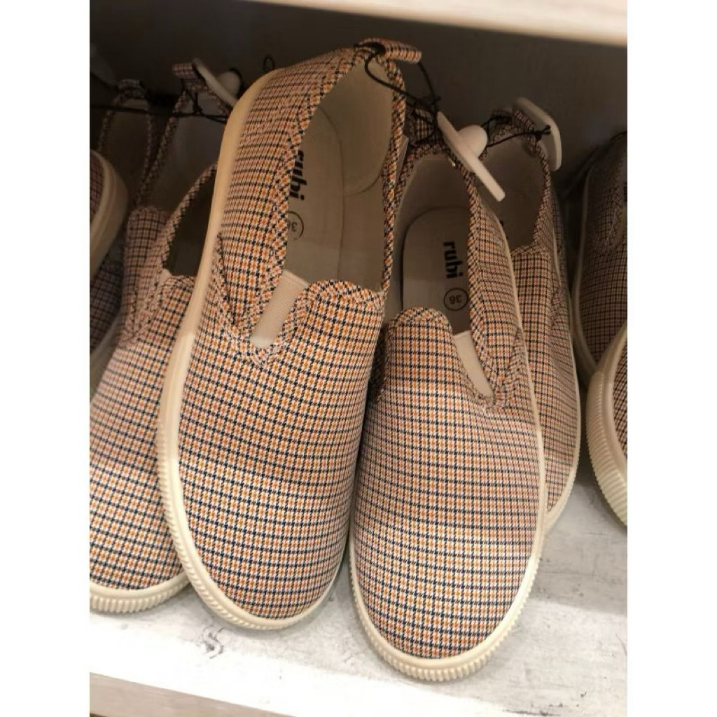 PL sepatu slip on rubi uk.40