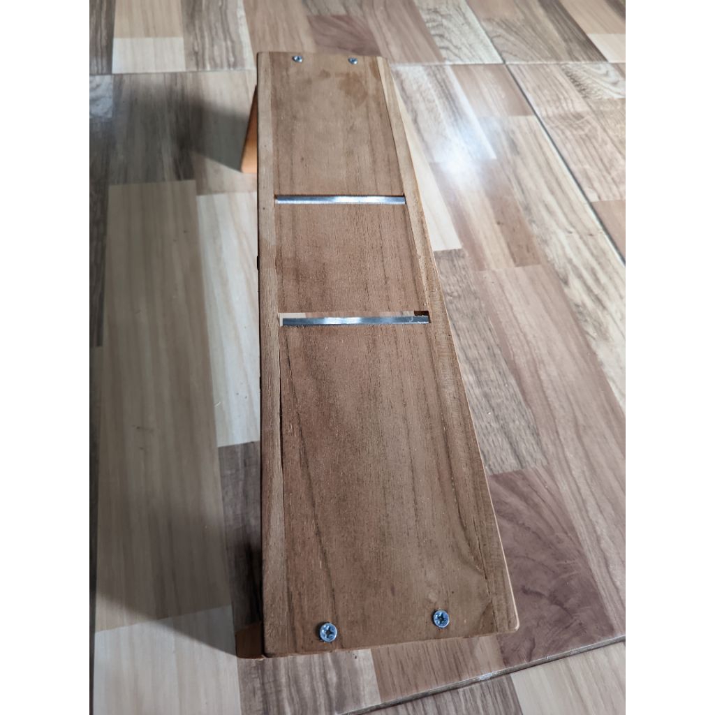 Serutan es  batu pisau dobel