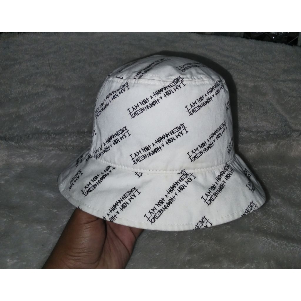 Topi Bucket I AM NOT A HUMAN BEING Size 55-56cm Second
