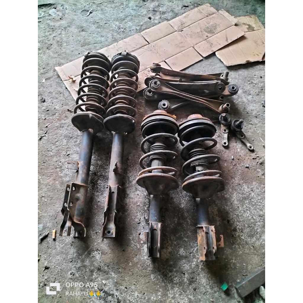 Shock breaker depan belakang Ford laser