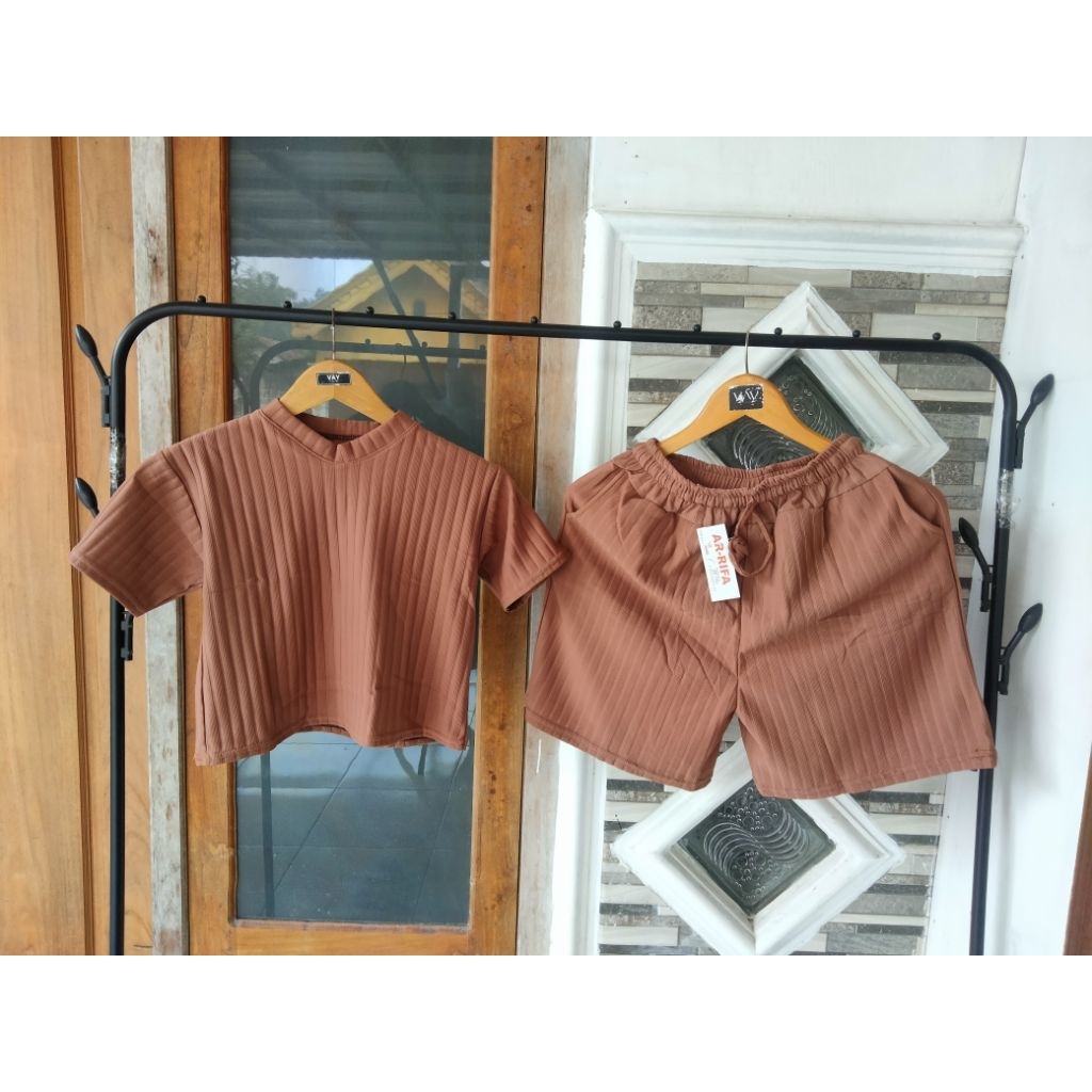 Setelan Atasan Crop Dan Celana Pendek