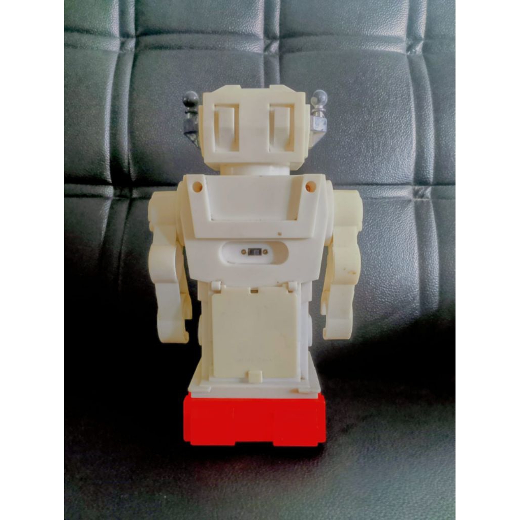 Robot Saturn Putih Made in China Kondisi Nyala