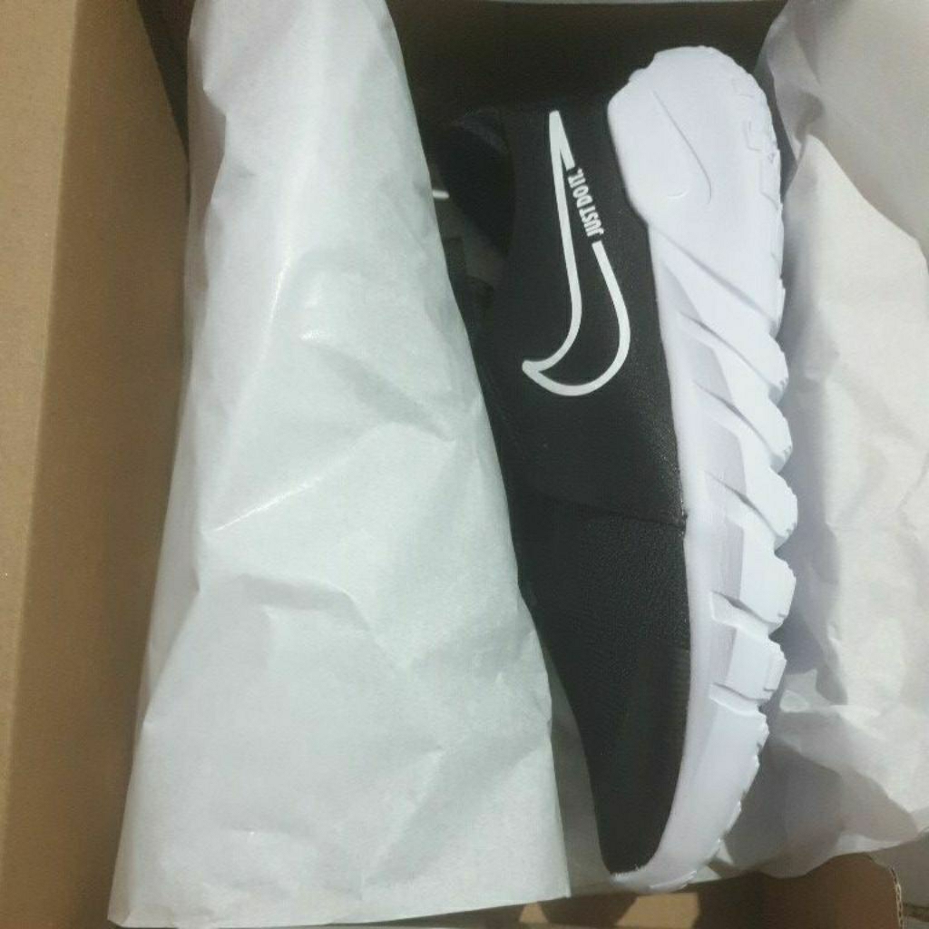 sepatu F runner nike- Hitam