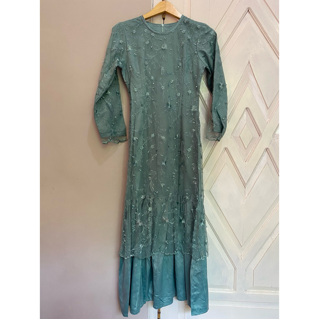 DRESS BRUKAT SAGE GREEN