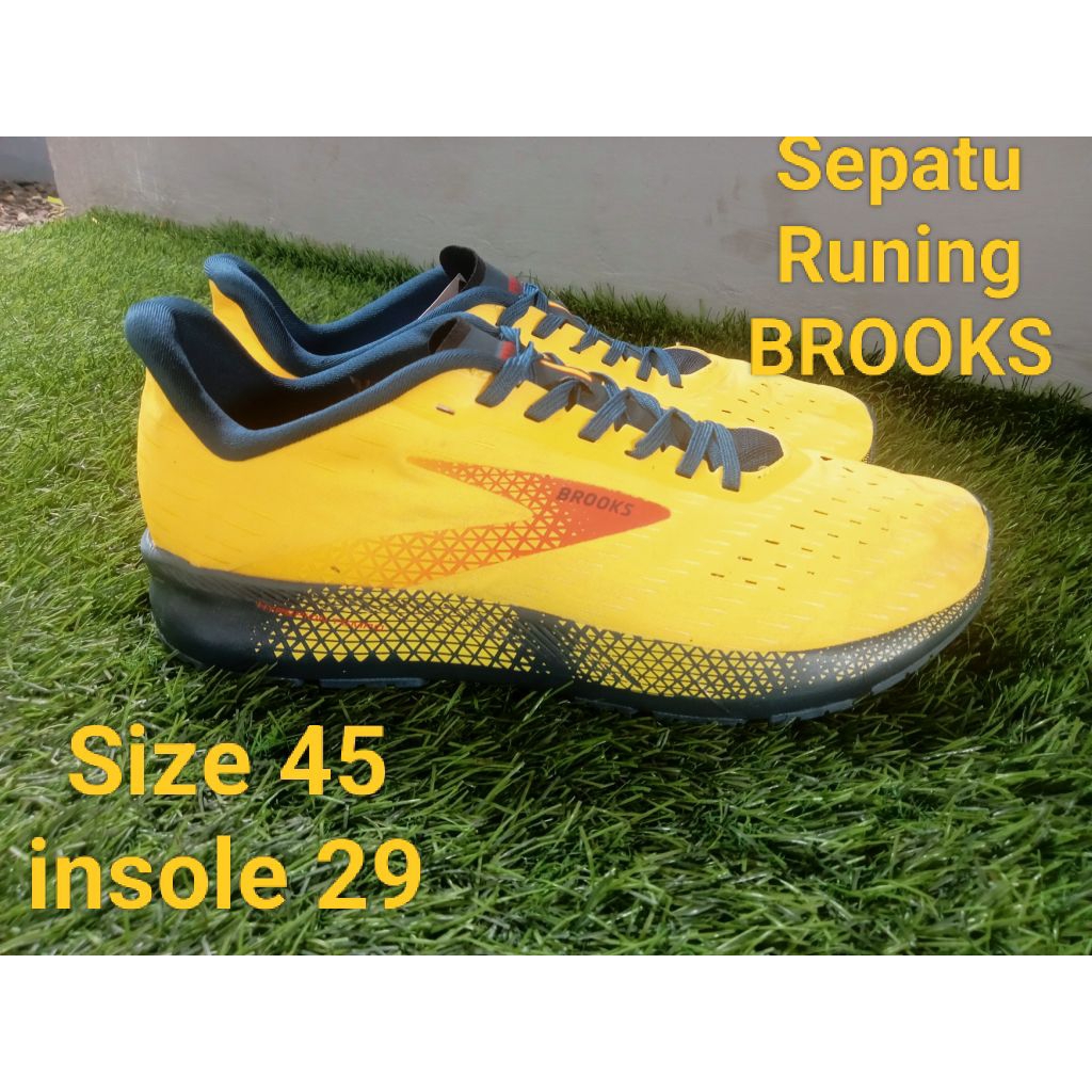 BROOKS Running Size 44 insole 28