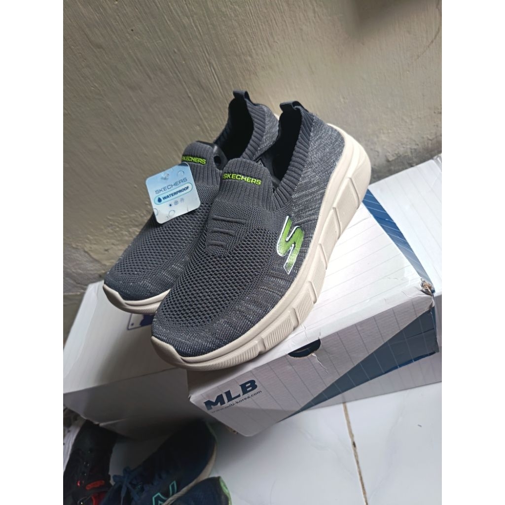 Sepatu Skechers no box size 40