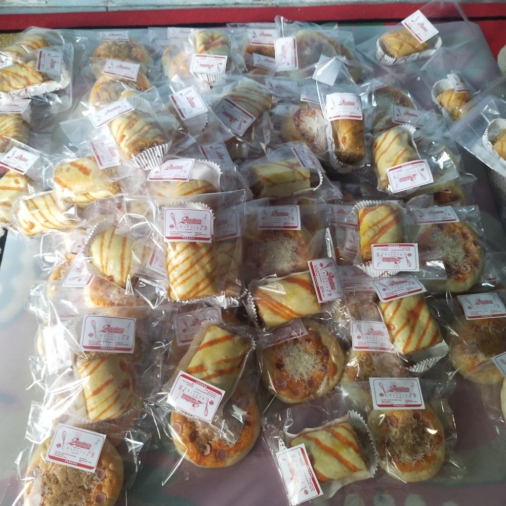 Roti Sosis dan Abon Gulung