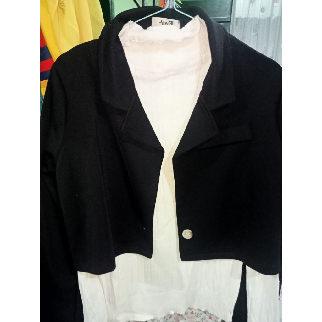 Blazer Crop Wanita Hitam Gaya Korea