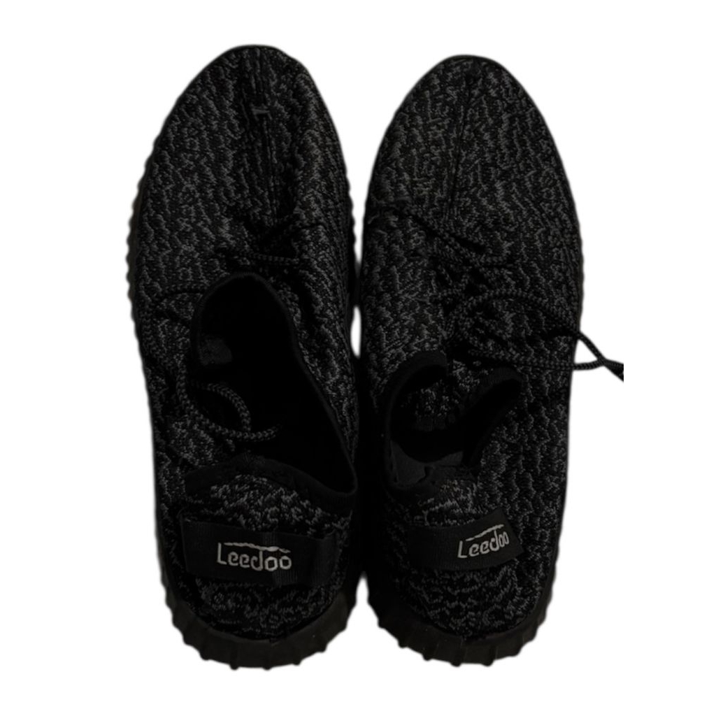 SEPATU HITAM CORAK LEEDOO