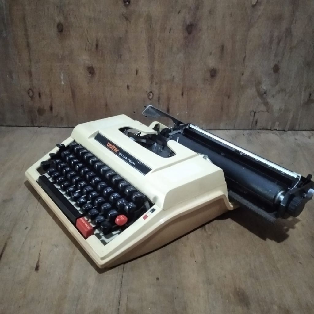 Mesin tik mesin ketik merk Brother jadul vintage antik lawas kuno