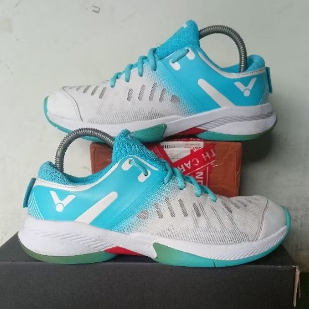 Sepatu Badminton (Victor A670)