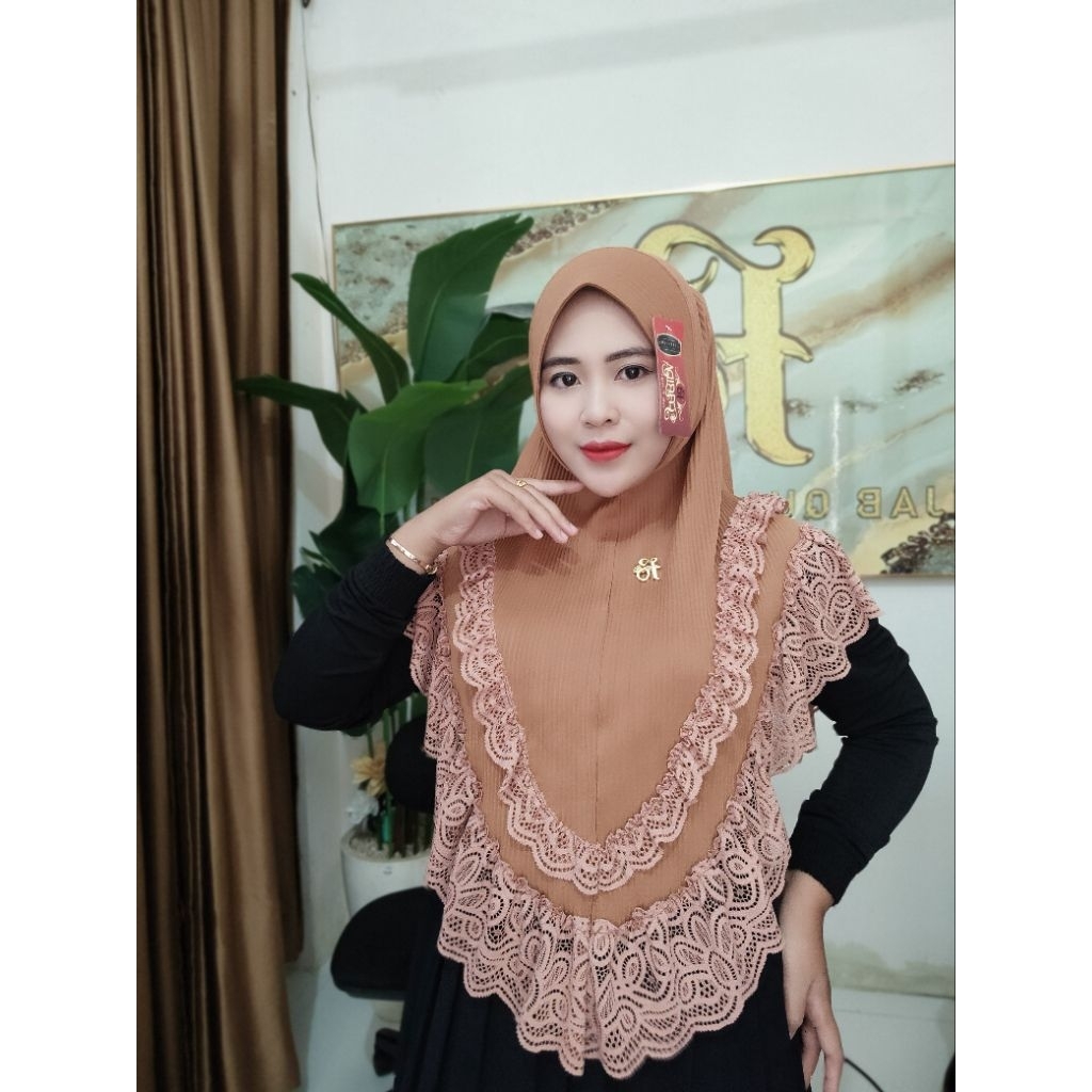 Hijab instan Alena ped plisket renda mewah