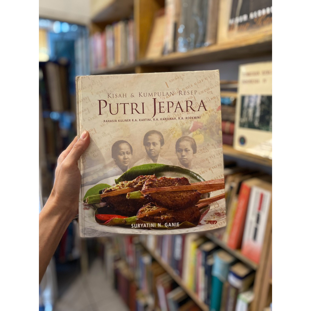 BUKU LAWAS > KISAH DAN KUMPULAN RESEP PUTRI JEPARA - SURYATINI N. GANIE