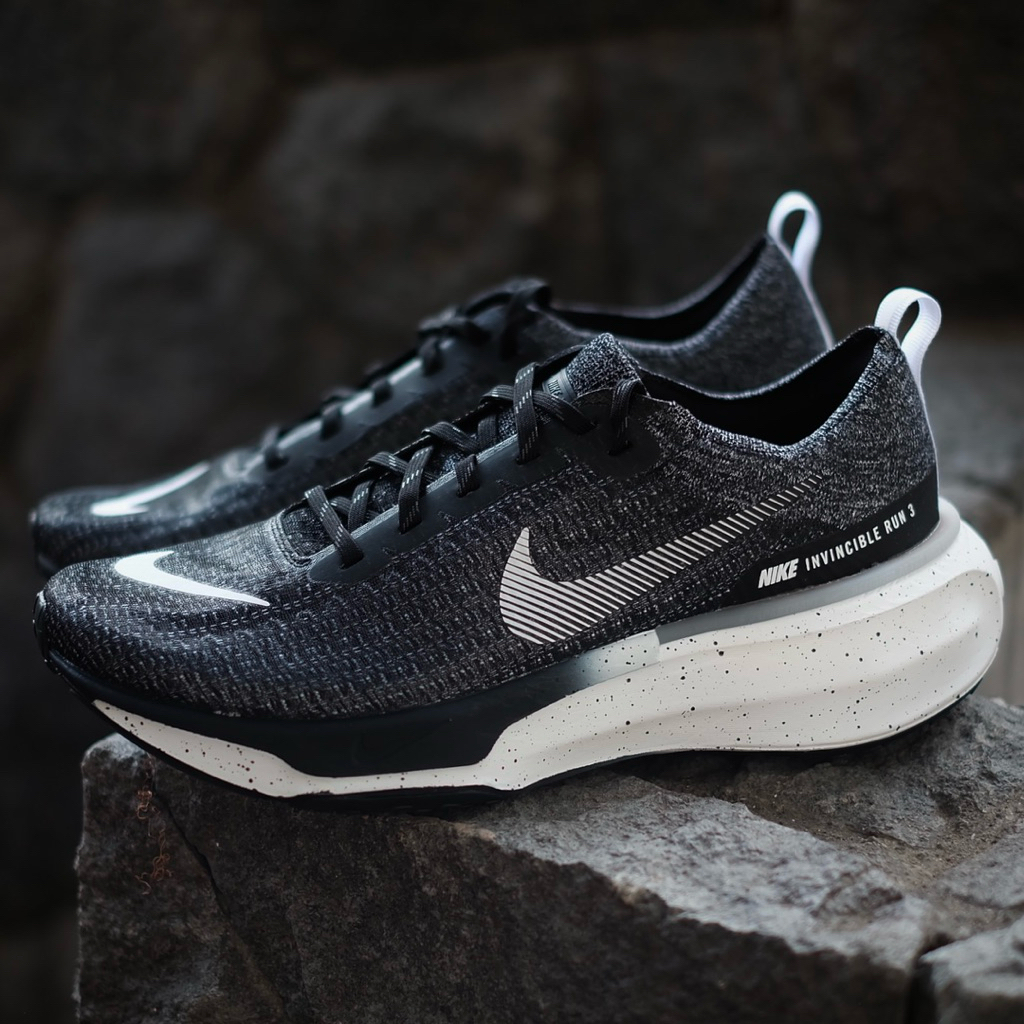 Zoomx Invincible Run 3 Black White [ DR2615 002 ]