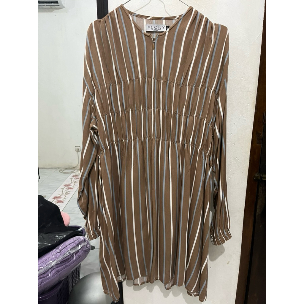 Preloved Tunic by Vlowy.id Size XL/Preloved brand local/gamis terbaru 2025/oneset terbaru/oneset 202