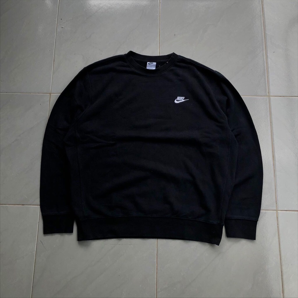 NIKE SWOOSH SMALL LOGO BLACK CREWNECK