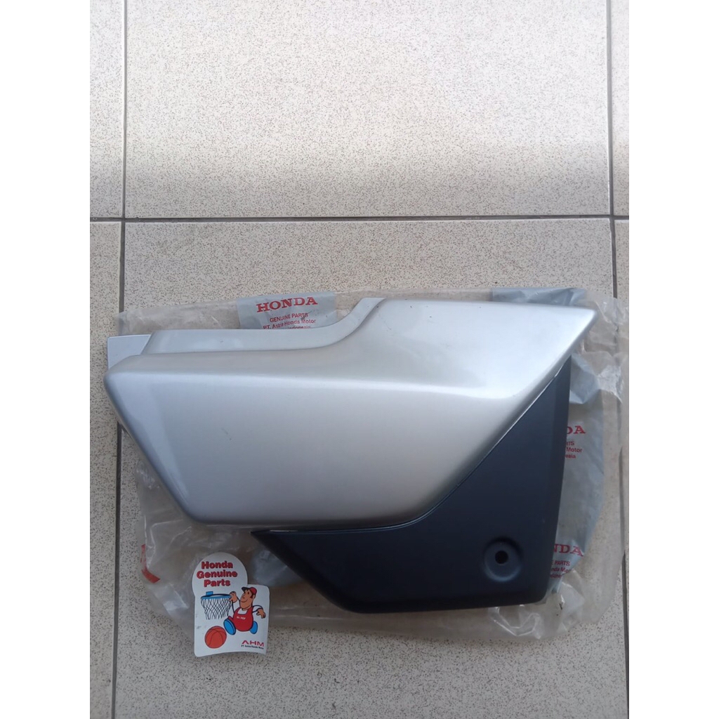 COVER BODY TENGAH HONDA MEGAPRO HIU (KANAN SAJA)
