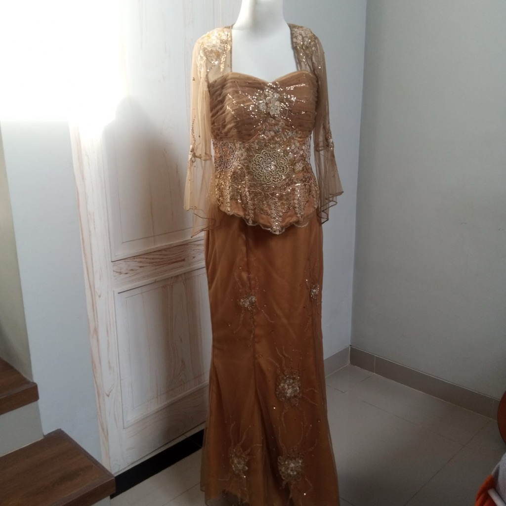 Preloved Kebaya Brokat Satu Set Gold Payet Baju Pesta Modern