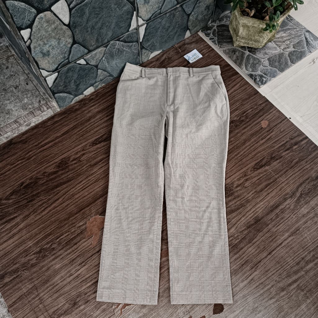 ankle pants uniqlo cream tartan muluss ( sz 32 perhatikan pxl)