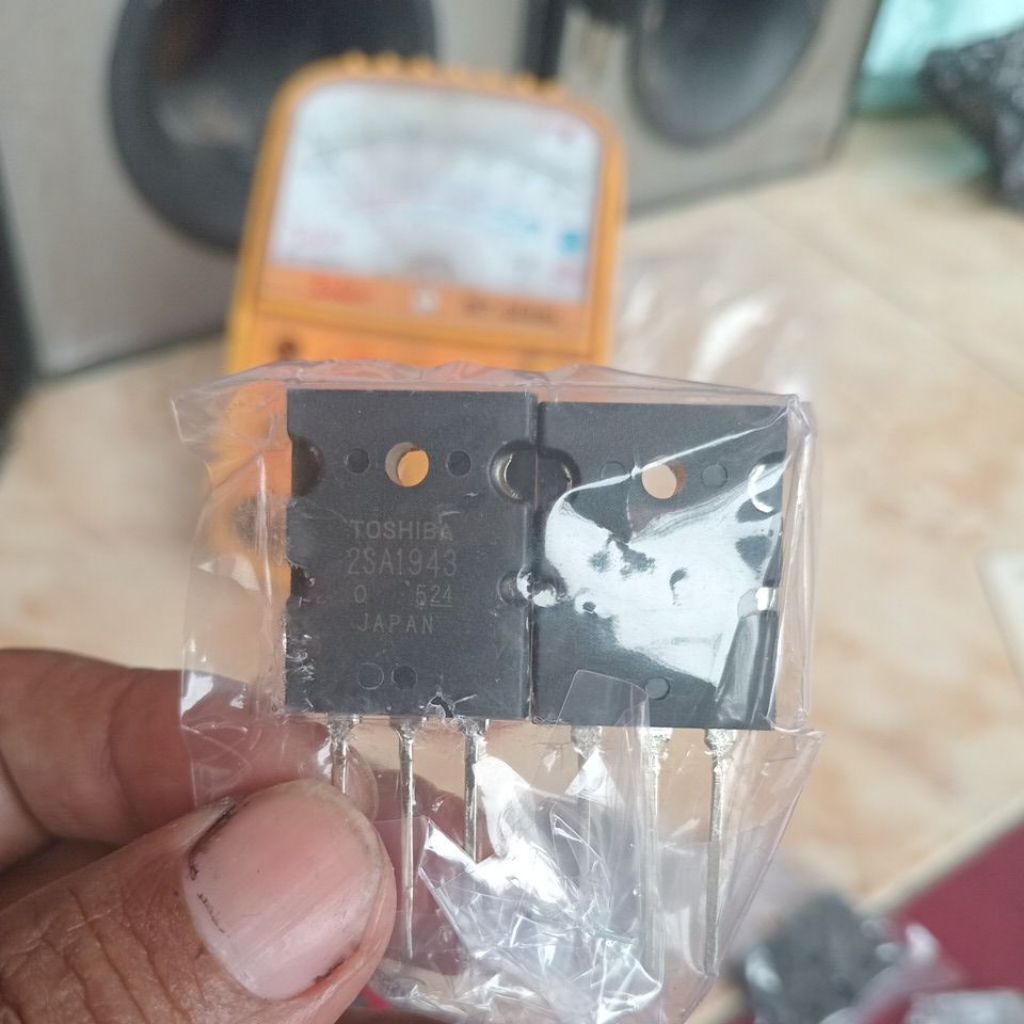 sepasang Transistor Toshiba A1943/C5200 kode Lot 524 original kaki tebal