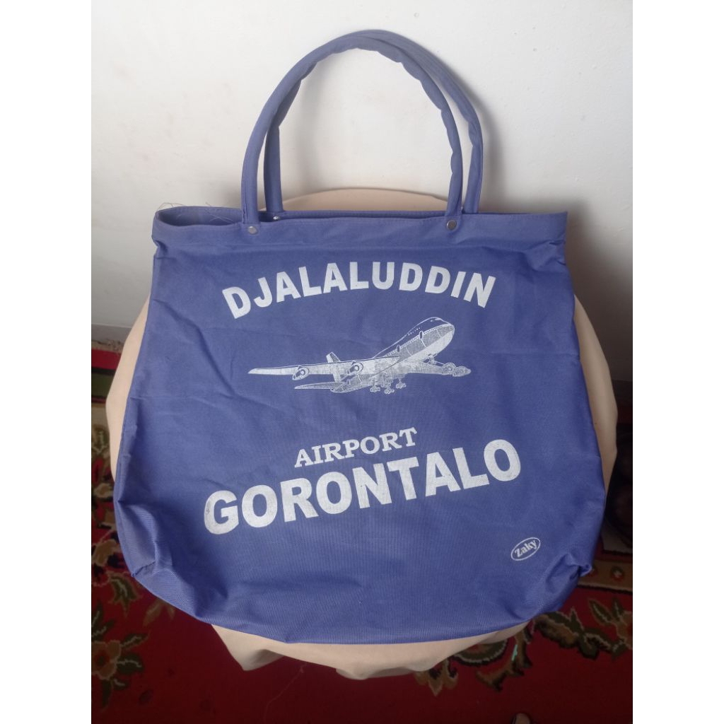 Tote Bag Kanvas Airport Gorontalo – Djalaluddin Bandara Gorontalo (Tas Travel Souvenir)