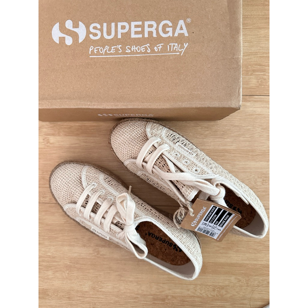 Sepatu Superga