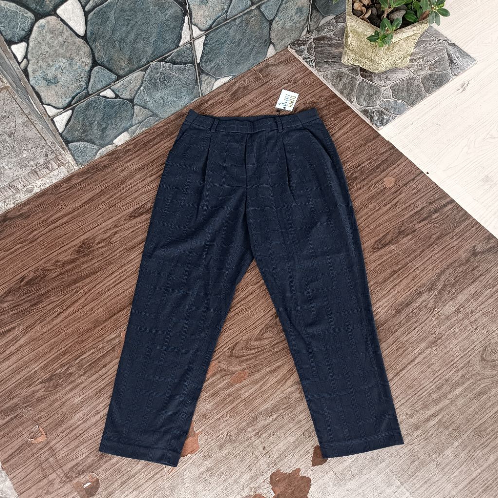 ankle pants uniqlo dark blue tartan ( sz 28 perhatikan pxl)