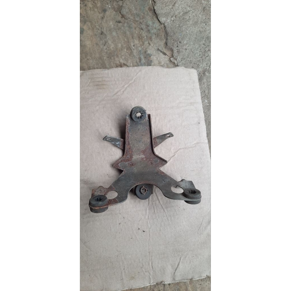 Breket lampu breaket lampu belakang megapro primus mp primus original copotan