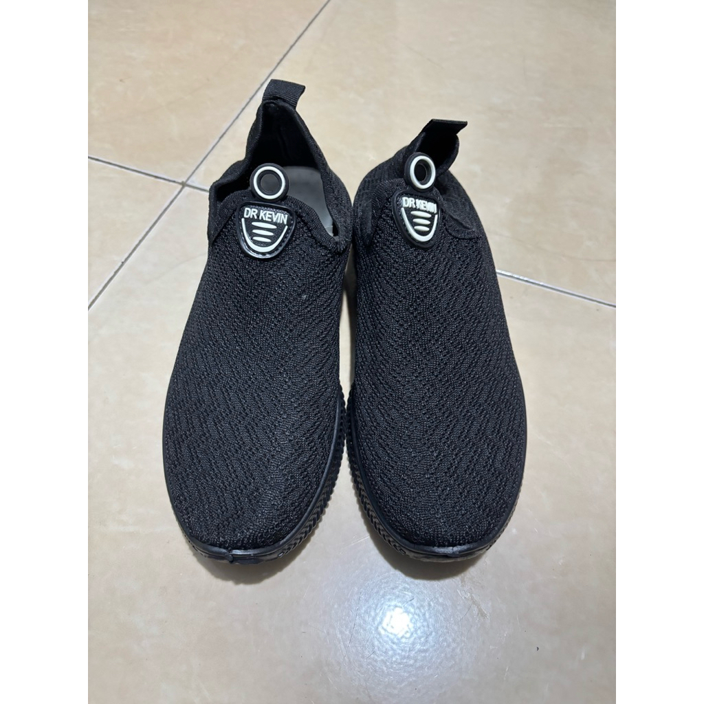 Dr.Kevin Sepatu Olahraga Sport Wanita Sneakers