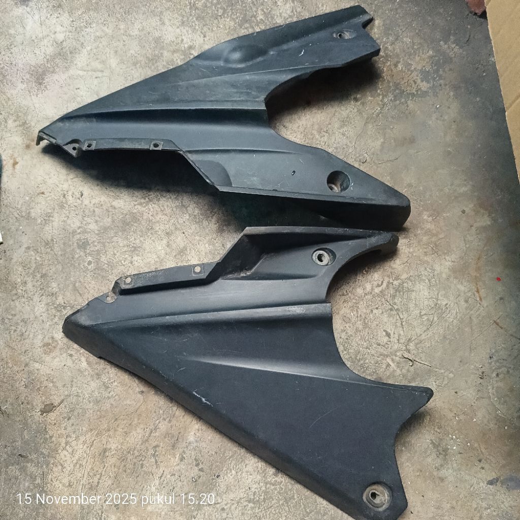 Undercowling Sayap Tebeng Bawah Luar Kap Dek Bawah R15 R 15 V2 Original Yamaha Genuine Parts 2PK-F83