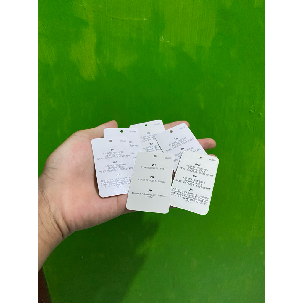 tag kecil adidas