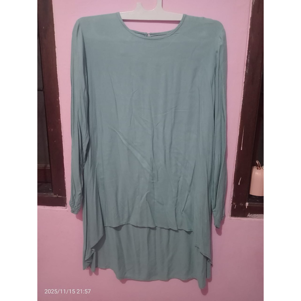 Preloved Radwah Tunik Atasan Blouse Biru Muda Blue Wanita Women