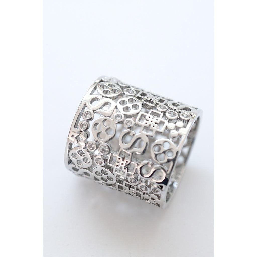 Brooch buttonscarves