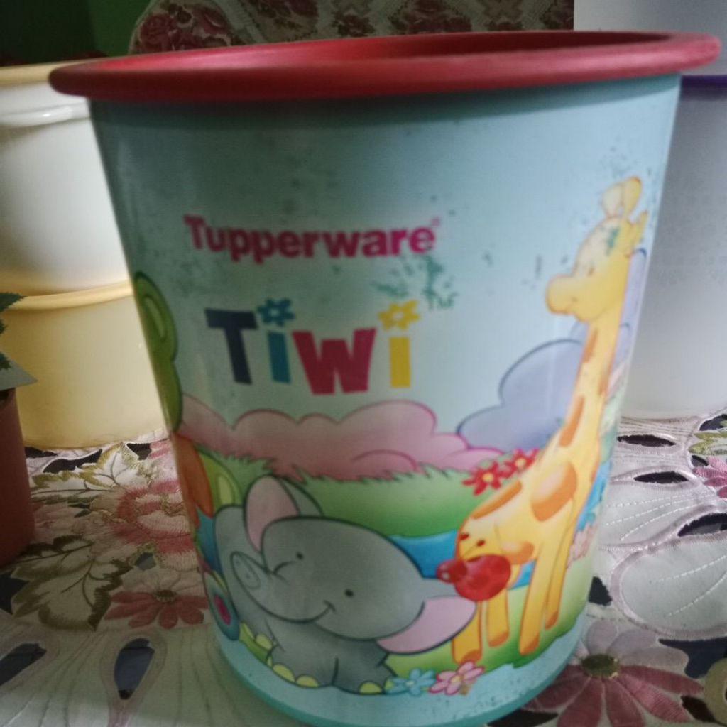 Toples Tiwi 2 liter, tupperware second