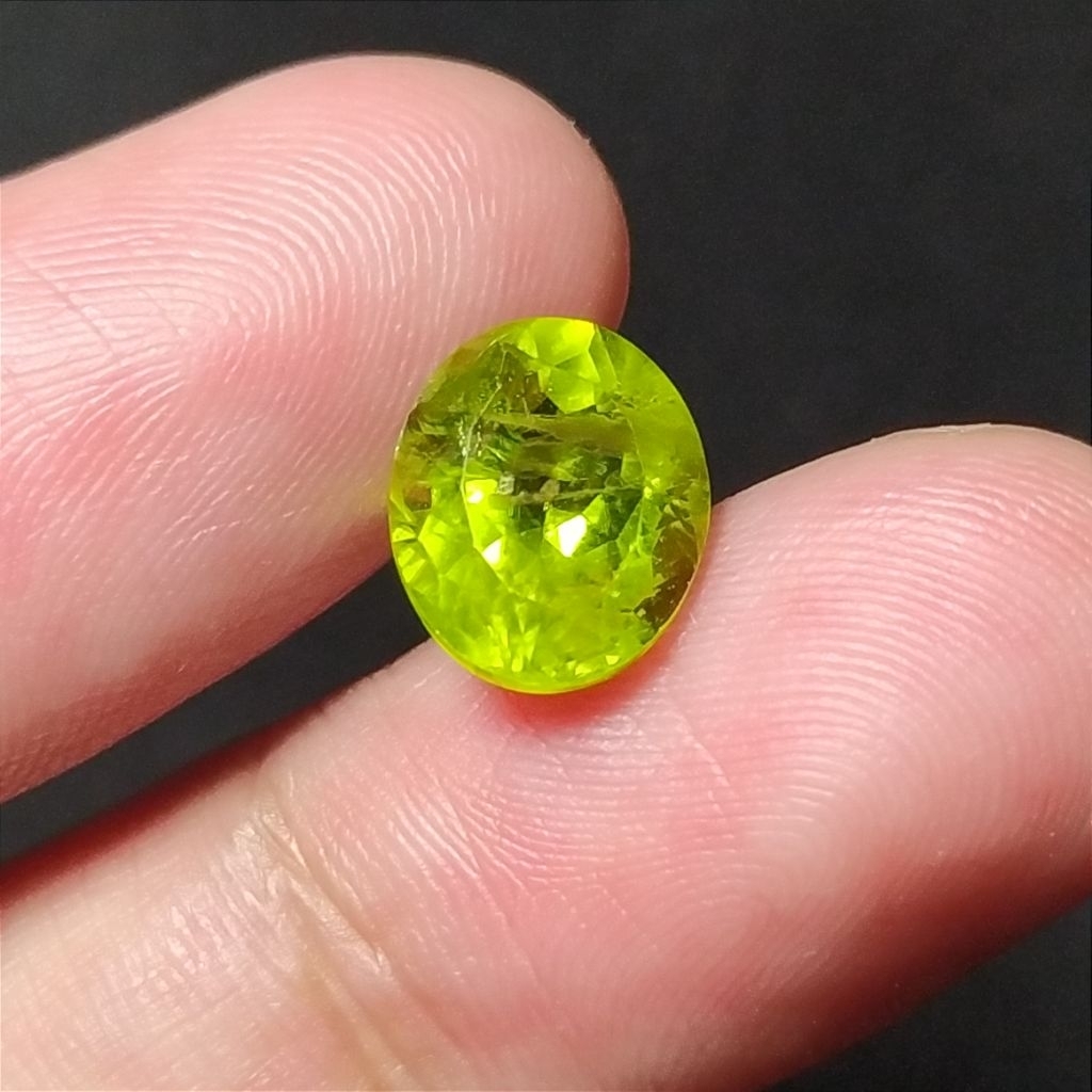 Natural peridot // natural green peridot // peridot berserat selendang antik