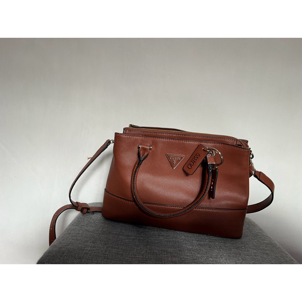 tas guess preloved. #tas wanita #bag # preloved # guess