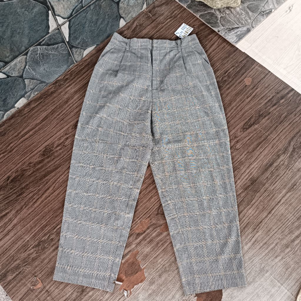 relax pants gu uniqlo tartan ( sz 28 perhatikan pxl)