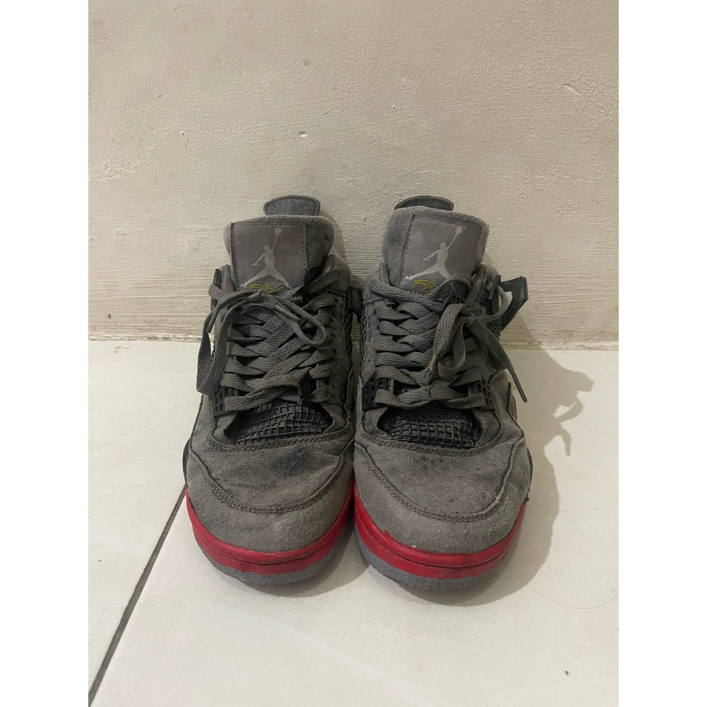 SEPATU JORDAN RETRO 4