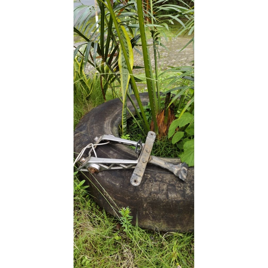 breket dudukan plat nomor Bajaj pulsar ns 200 200ns 135 original copotan