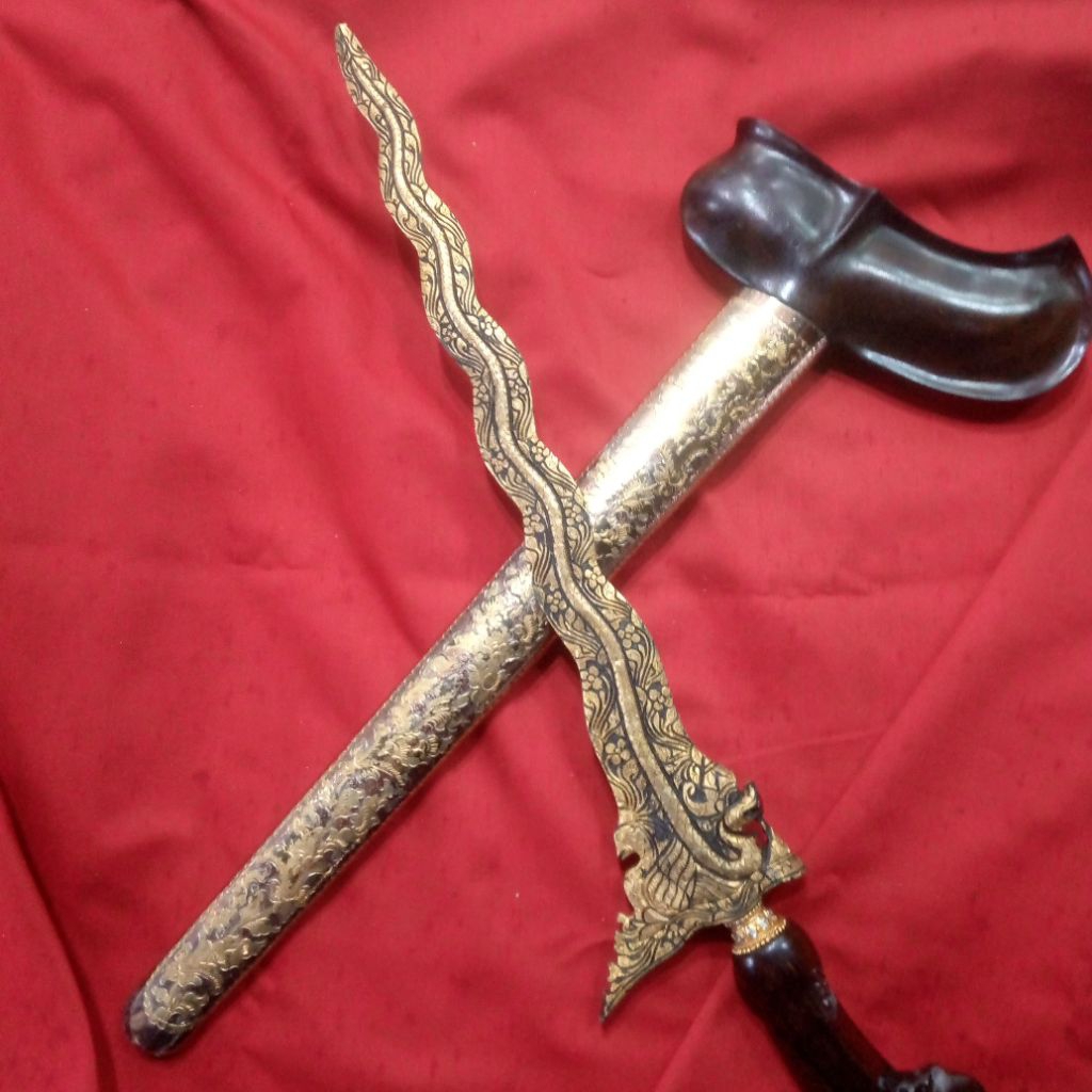 Koleksi Dapur Nogo Sosro Sabuk Inten Luk 11 Pamor Kinatah Kamarogan Sepuh Kuning Emas