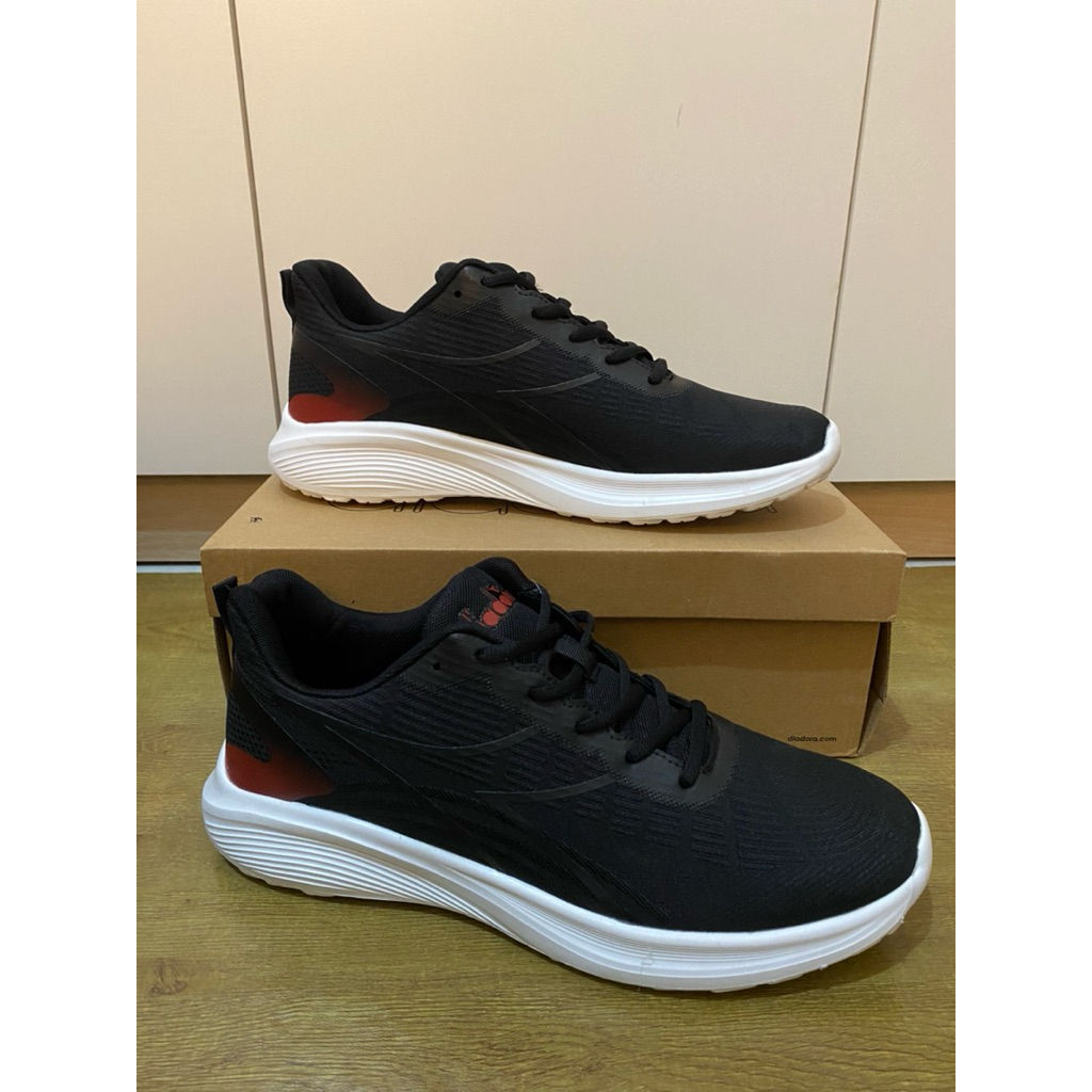 SEPATU HITAM PUTIH PRIA ORIGINAL DIADORA SIZE 44