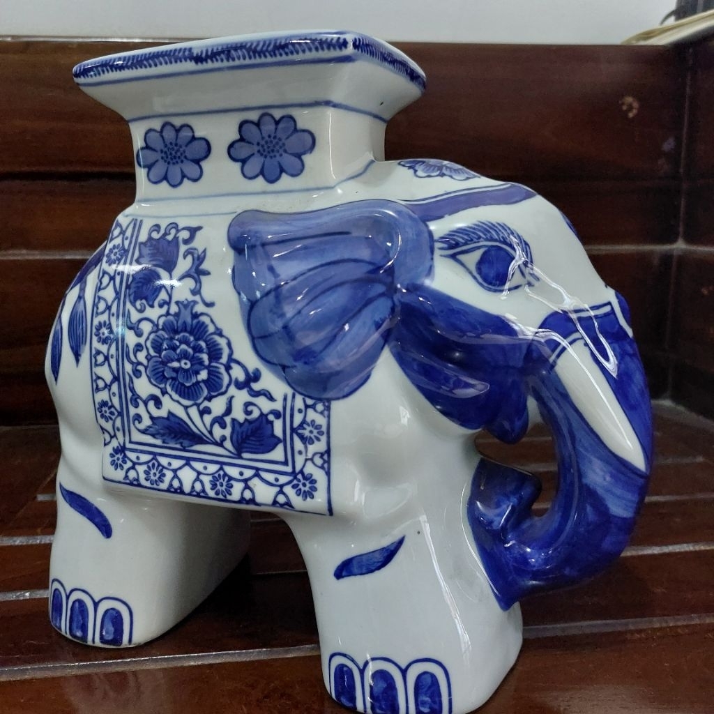 Pajangan gajah 1 pc keramik biru putih/hiasan keramik motif gajah untuk pajangan lemari atau meja