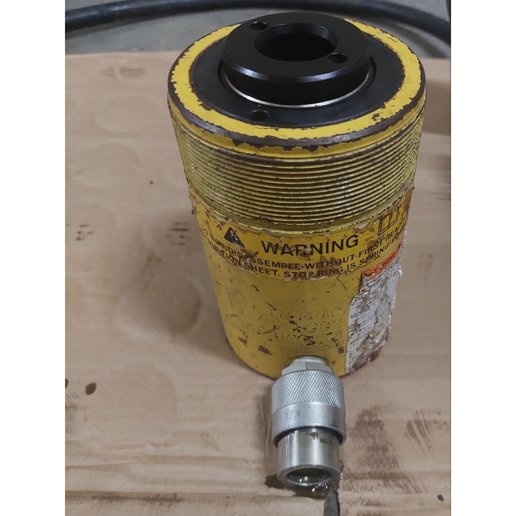 HYDRAULIC JACK ENERPAC RCH202 20 TON HOLLO